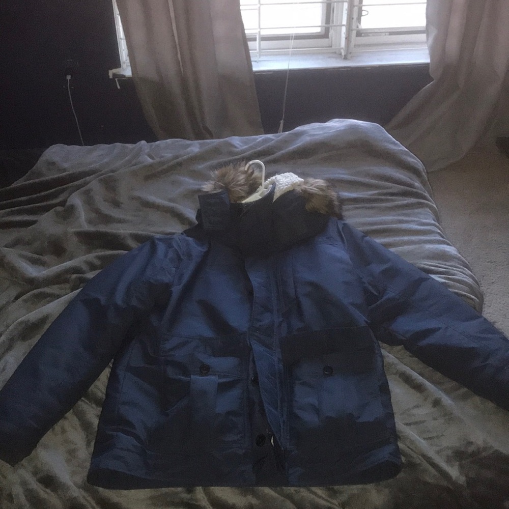 Hollister Winter Coat ft ( fur Inside)